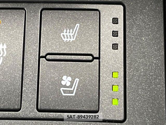 Lexus IS 2021-12 8562428-9