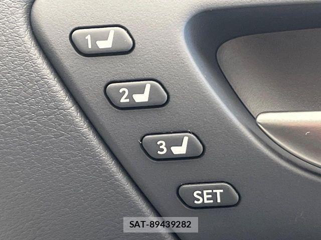 Lexus IS 2021-12 8562428-10