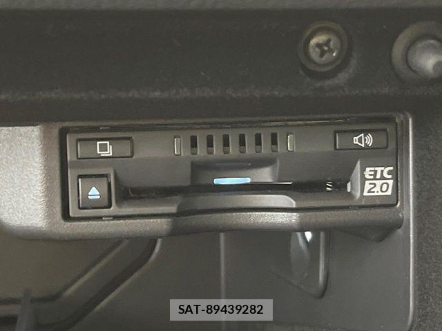 Lexus IS 2021-12 8562428-11