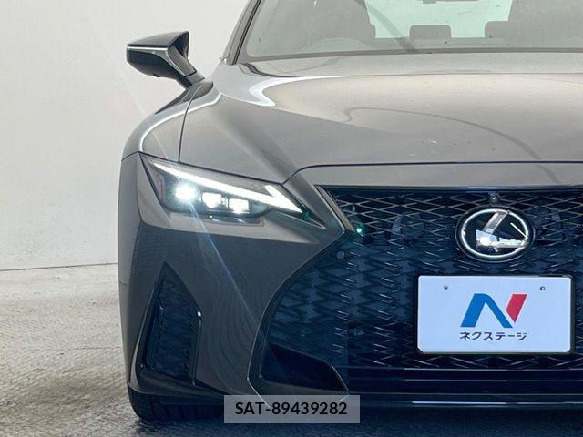 Lexus IS 2021-12 8562428-13
