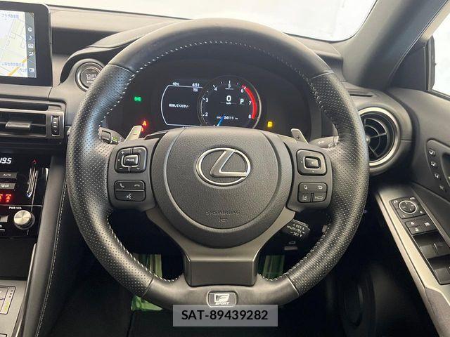 Lexus IS 2021-12 8562428-14