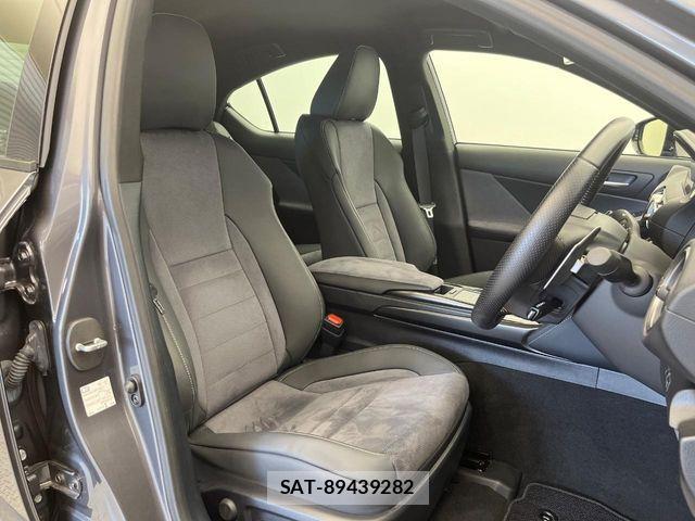 Lexus IS 2021-12 8562428-15