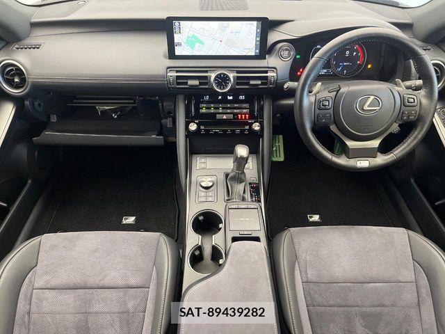 Lexus IS 2021-12 8562428-1