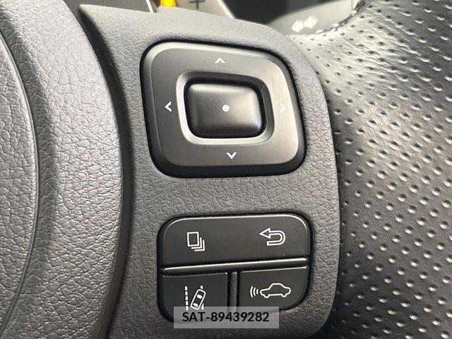 Lexus IS 2021-12 8562428-5