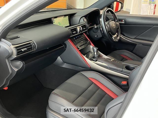 Lexus IS 2019-08 8659916-17