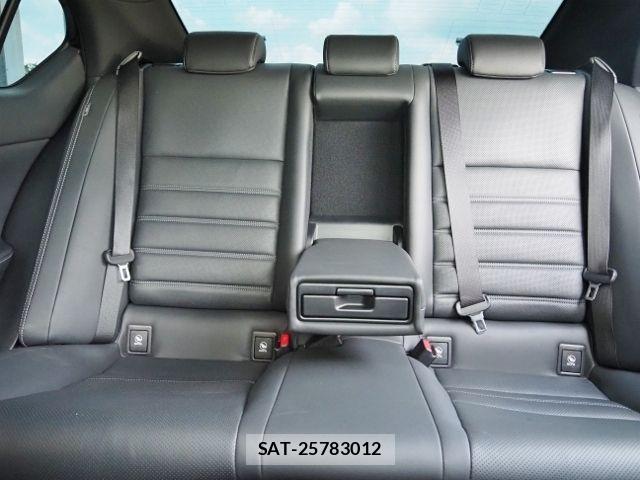 Lexus IS 2021-03 8743402-12