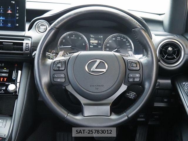 Lexus IS 2021-03 8743402-14