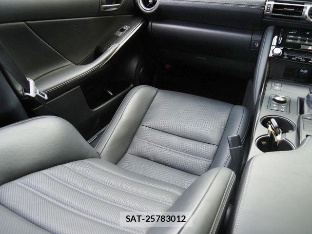 Lexus IS 2021-03 8743402-28