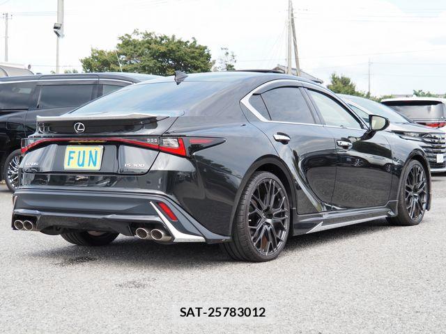 Lexus IS 2021-03 8743402-4