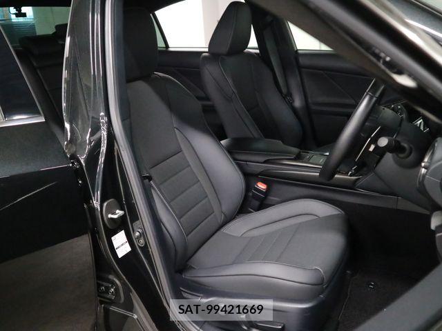 Lexus IS 2021-04 8743401-11