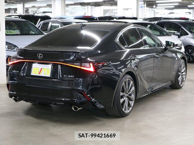Lexus IS 2021-04 8743401-1