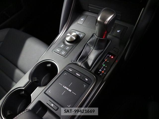 Lexus IS 2021-04 8743401-19