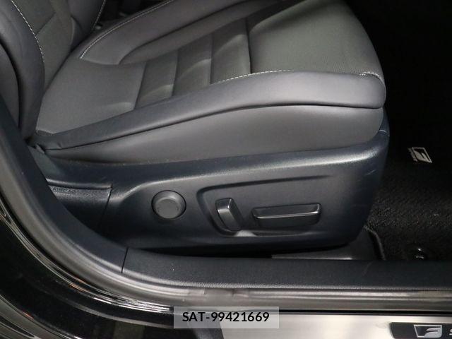 Lexus IS 2021-04 8743401-24