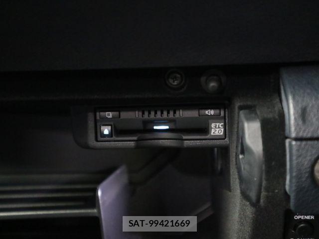 Lexus IS 2021-04 8743401-25