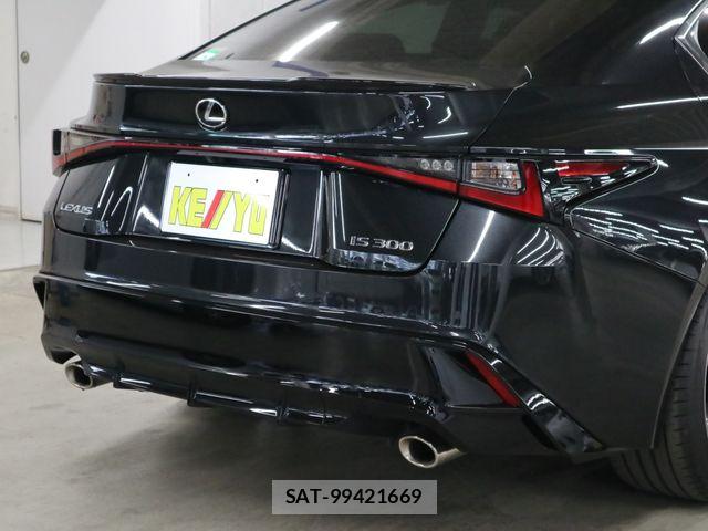 Lexus IS 2021-04 8743401-27