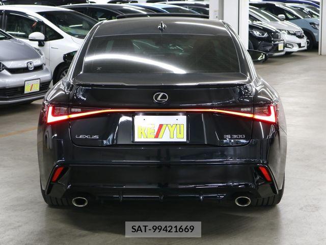 Lexus IS 2021-04 8743401-5