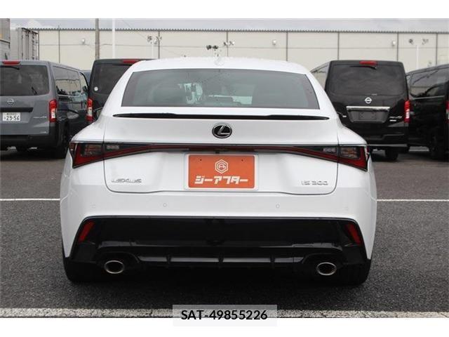 Lexus IS 2020-11 8871343-9