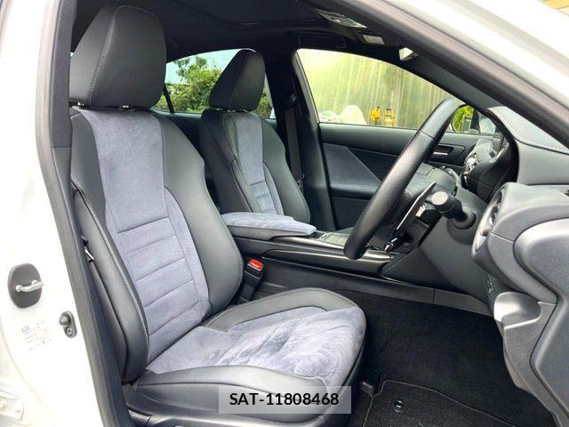 Lexus IS 2022-07 8871340-13