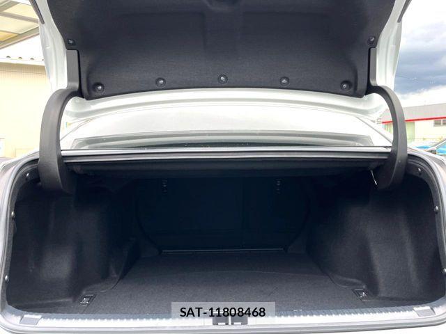 Lexus IS 2022-07 8871340-15