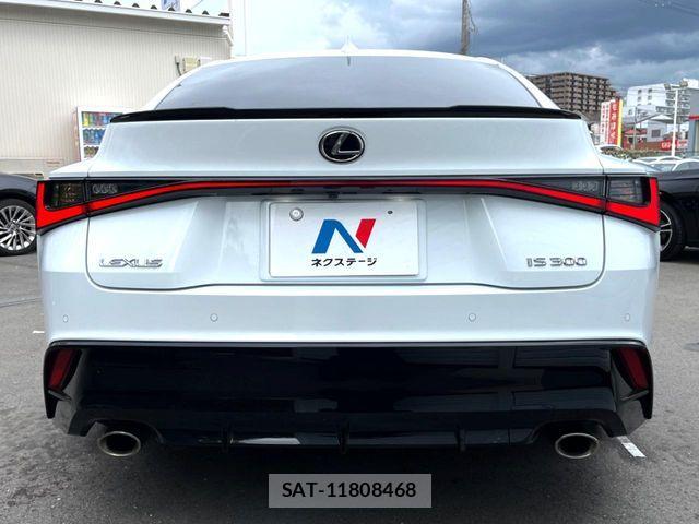 Lexus IS 2022-07 8871340-17