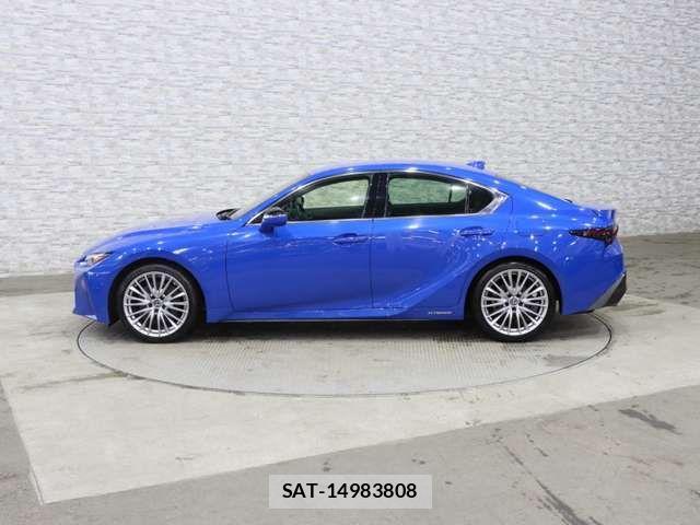 Lexus IS 2022-03 1165130-11