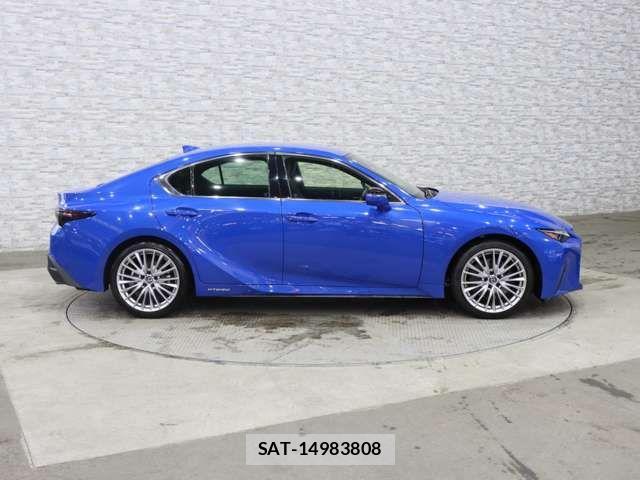 Lexus IS 2022-03 1165130-12