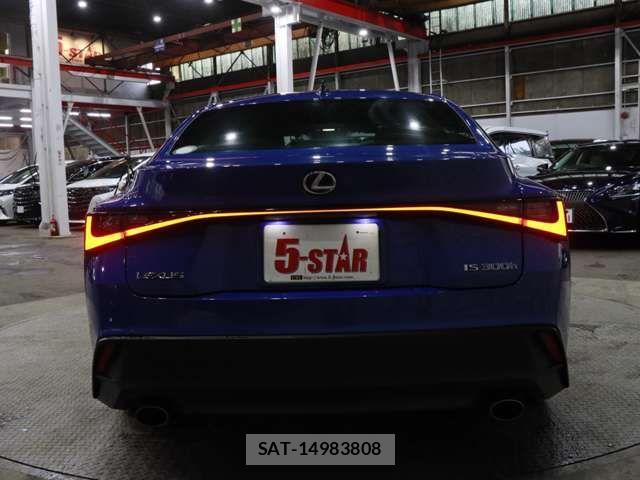 Lexus IS 2022-03 1165130-16