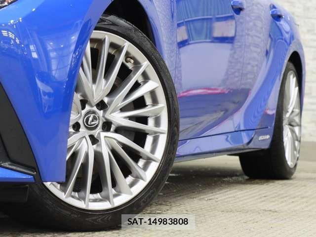 Lexus IS 2022-03 1165130-18