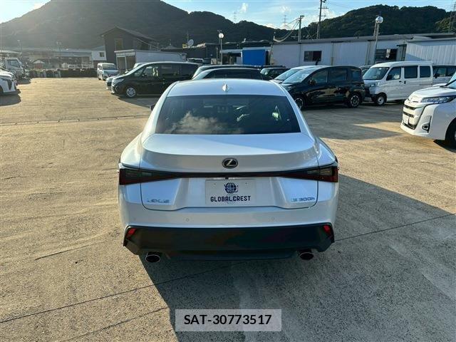 Lexus IS 2022-06 1318374-9