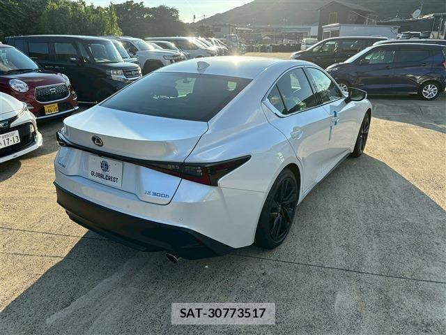 Lexus IS 2022-06 1318374-10
