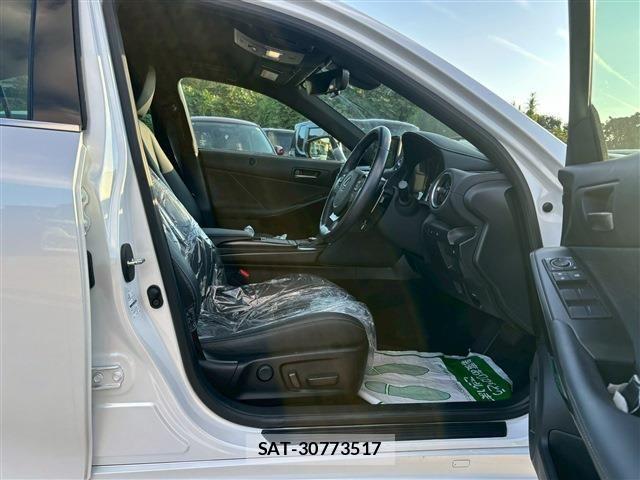 Lexus IS 2022-06 1318374-12
