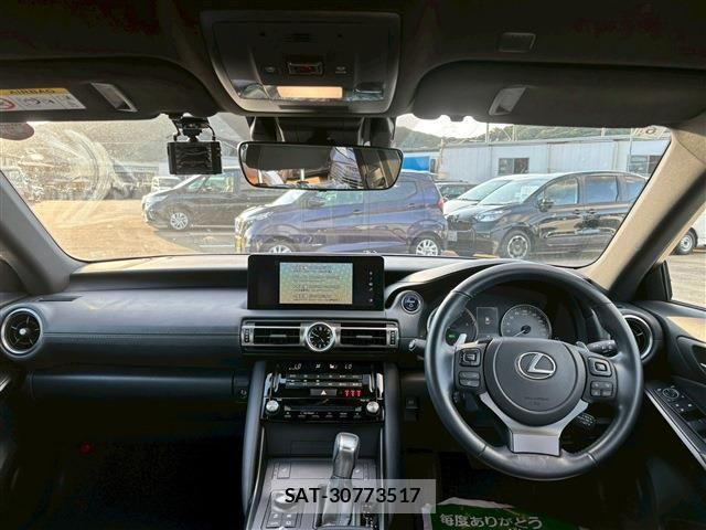 Lexus IS 2022-06 1318374-1