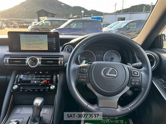 Lexus IS 2022-06 1318374-19