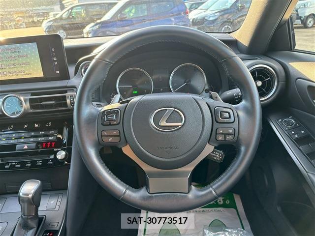Lexus IS 2022-06 1318374-22