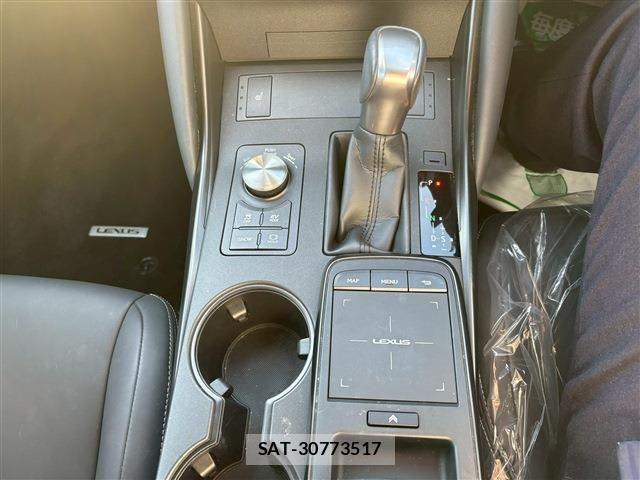 Lexus IS 2022-06 1318374-29
