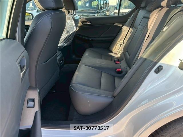 Lexus IS 2022-06 1318374-3