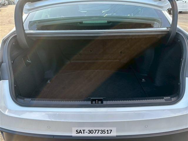 Lexus IS 2022-06 1318374-4