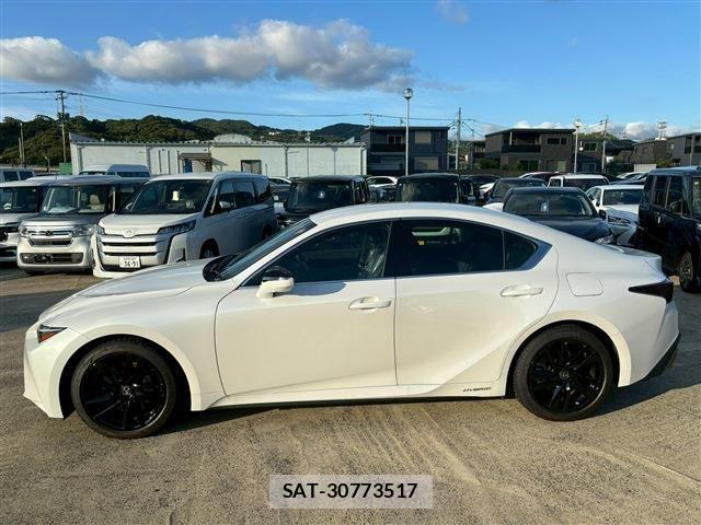 Lexus IS 2022-06 1318374-7