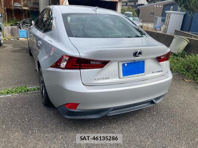 Lexus IS 2014-11 1338601-9