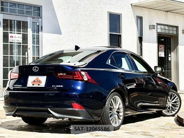 Lexus IS 2014-07 1354715-2