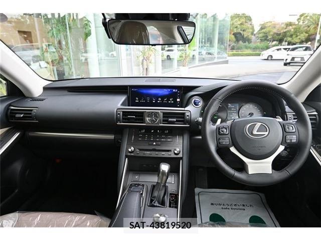 Lexus IS 2019-03 1413221-10
