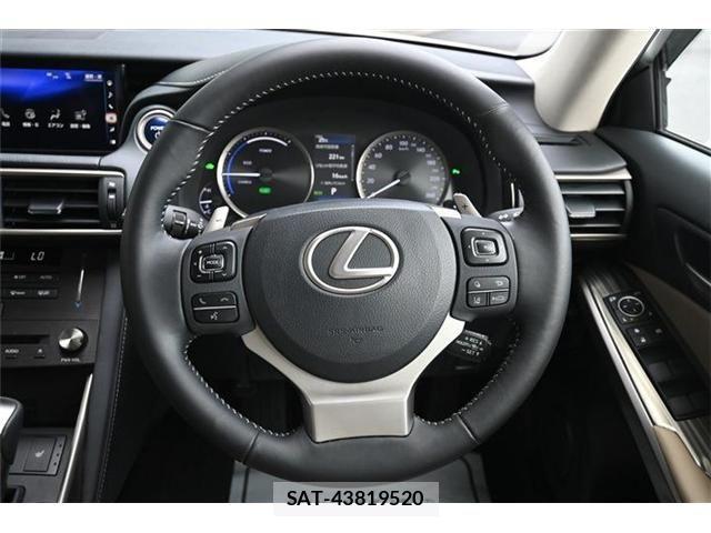 Lexus IS 2019-03 1413221-12