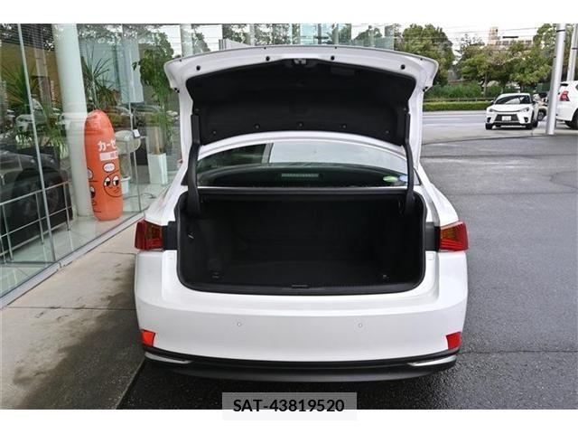 Lexus IS 2019-03 1413221-21