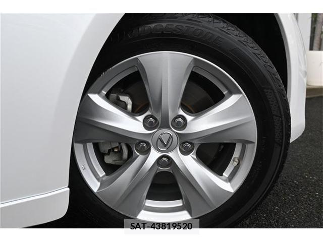 Lexus IS 2019-03 1413221-23