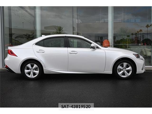 Lexus IS 2019-03 1413221-5
