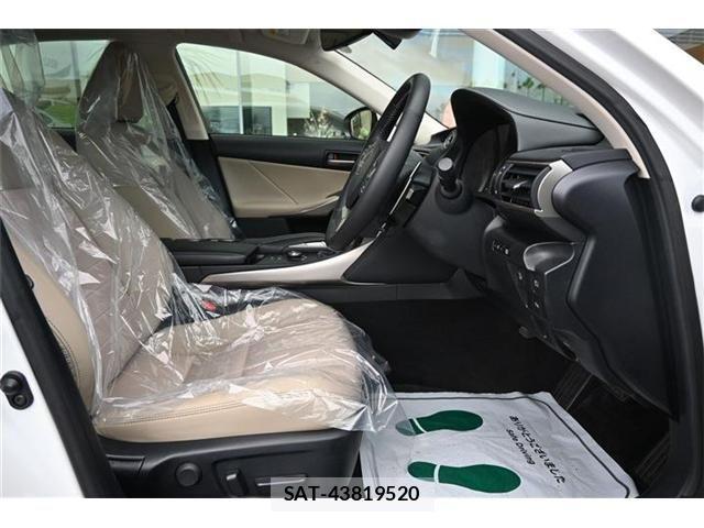 Lexus IS 2019-03 1413221-8