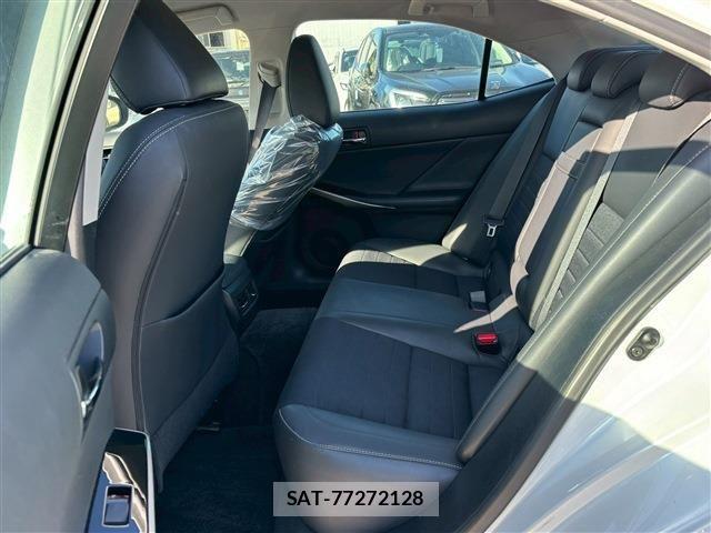 Lexus IS 2014-10 1413218-2