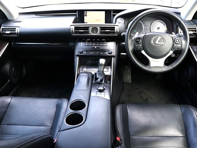 Lexus IS 2013-10 1546532-1