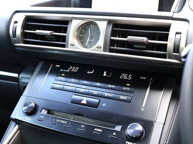 Lexus IS 2013-10 1546532-19