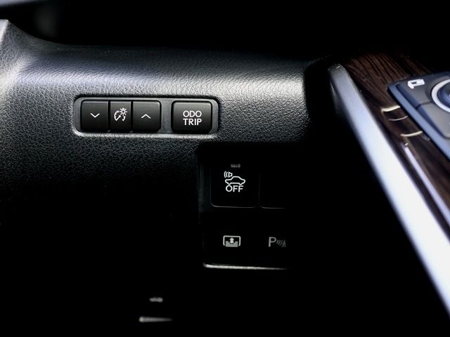 Lexus IS 2013-10 1546532-22